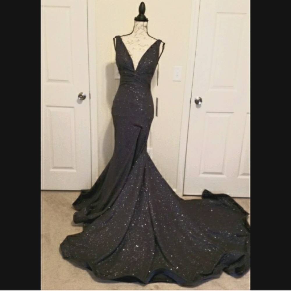 Jovani prom dress RESTOCKED IN SZ 4 - Picture 2 of 5